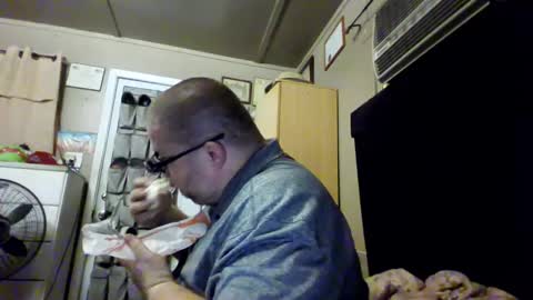 Snapshot of creeeping_death chatting on October 2, 7:29 am The hopeless romantic online show from October 2, 7:29 am