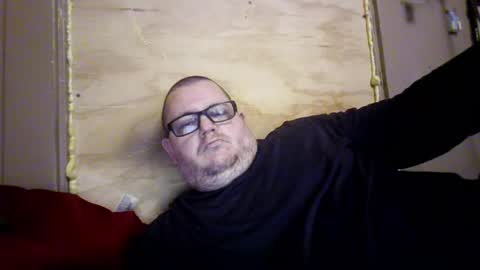 The hopeless romantic online show from December 18, 8:15 pm