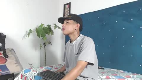 crissexi3 online show from April 5, 12:18 am