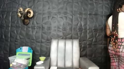Snapshot of cristal_smith06 chatting on September 12, 9:33 am Hanna online show from September 12, 9:33 am