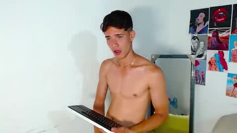 Snapshot of cristofer_hot98 chatting on March 7, 5:07 am Cristofer online show from March 7, 5:07 am