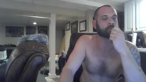 Snapshot of crm400 chatting on October 29, 12:23 am billybasement online show from October 29, 12:23 am