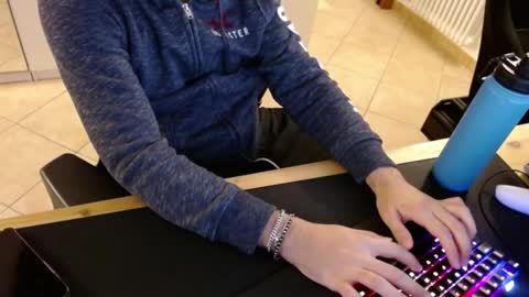 crocken_bisc online show from December 20, 9:00 pm