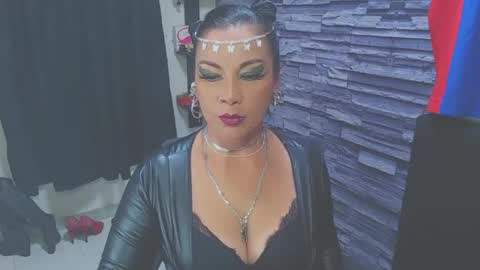 cruela_deviil online show from September 12, 1:29 am