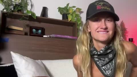 CruellaCuck online show from June 18, 3:01 am