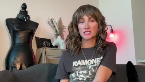 CruellaCuck online show from April 16, 1:49 am