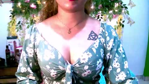 crysrus online show from February 19, 1:49 am