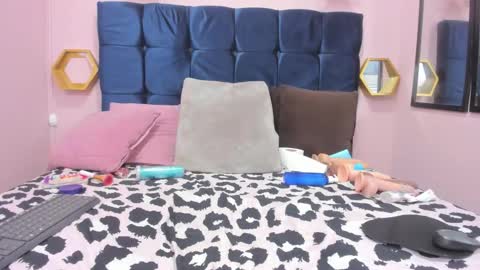 crystal_butterfly1 online show from November 9, 2:20 pm