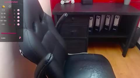 I AM CRYSTAL online show from November 13, 9:28 pm