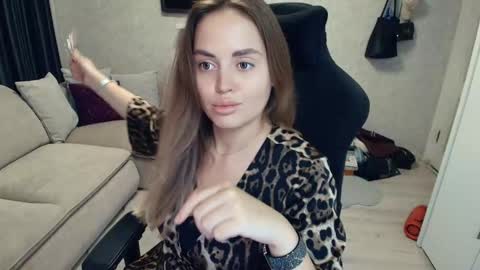 crystalemily online show from November 12, 8:11 pm