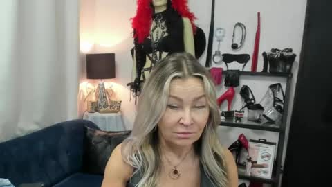 CrystalHotty online show from June 16, 4:27 am