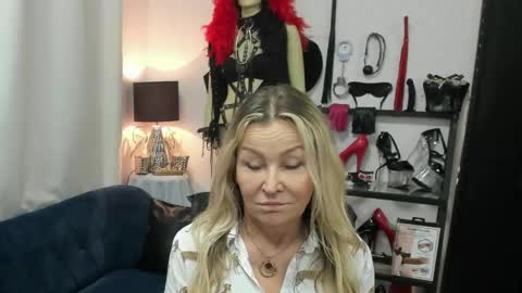 CrystalHotty online show from June 9, 5:18 am