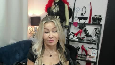 CrystalHotty online show from April 3, 5:25 am