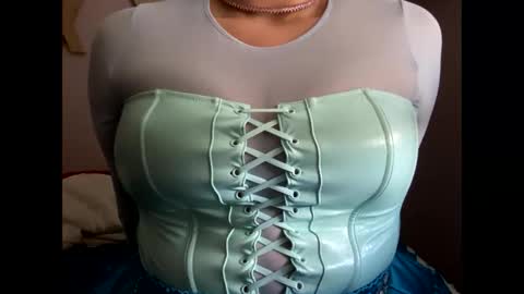 Snapshot of crystalyn777 chatting on October 19, 11:42 pm crystalyn777 online show from October 19, 11:42 pm