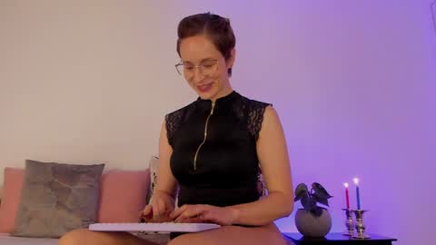 Leonela online show from January 6, 4:55 pm