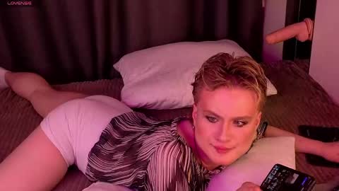 Ellio online show from May 21, 9:21 pm