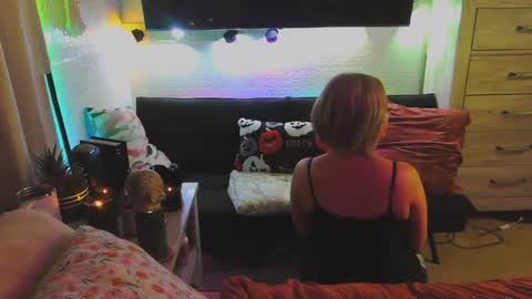 Snapshot of cumguzzlingskank chatting on September 25, 11:28 am cumguzzlingskank online show from September 25, 11:28 am