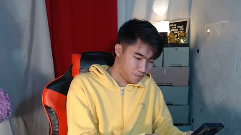 Snapshot of cumhavefun25 chatting on October 22, 11:28 pm ask me online show from October 22, 11:28 pm