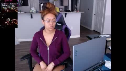 Nia Reese online show from July 27, 6:49 pm