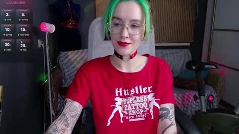 Snapshot of cumpotikeve chatting on October 21, 3:00 am CUMpotikEve online show from October 21, 3:00 am