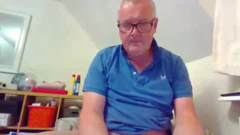 curiousax77 online show from April 4, 7:21 pm