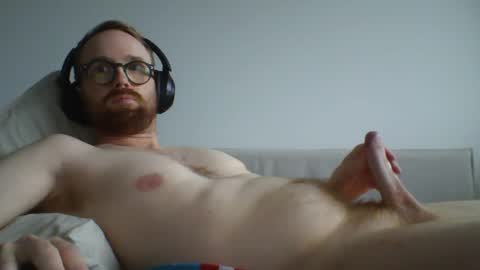 curiousbee73 online show from December 4, 8:23 pm