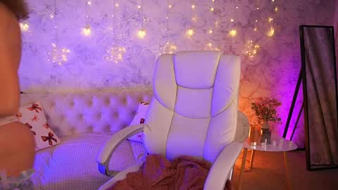 curlycandyxx online show from April 2, 1:07 pm