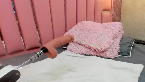 Alyanna  online show from January 13, 11:40 am