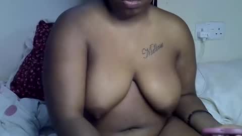 curvy_nelly1 online show from May 15, 11:45 pm