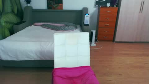 cute_jes online show from May 10, 7:20 pm
