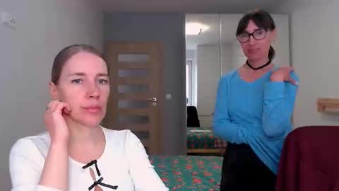 cute_lion_ online show from April 23, 1:35 pm