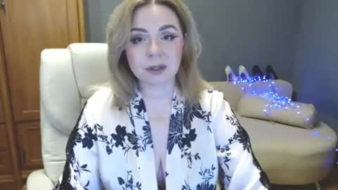 cute_phoenix online show from June 19, 7:20 pm