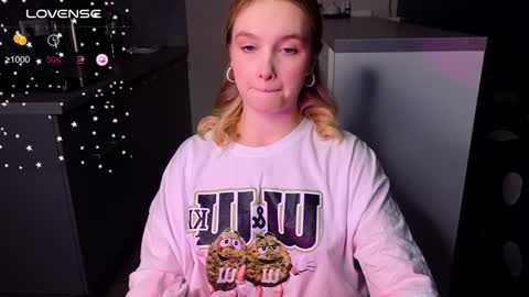Snapshot of cute_summer_breathe chatting on December 5, 1:11 pm Sue online show from December 5, 1:11 pm