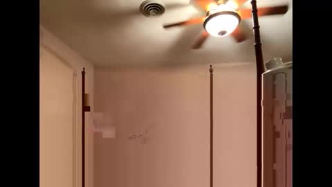 cuteboii29 online show from October 6, 12:50 am