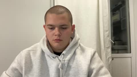 Snapshot of cutebutnaughty_ chatting on October 8, 6:36 pm Alex online show from October 8, 6:36 pm