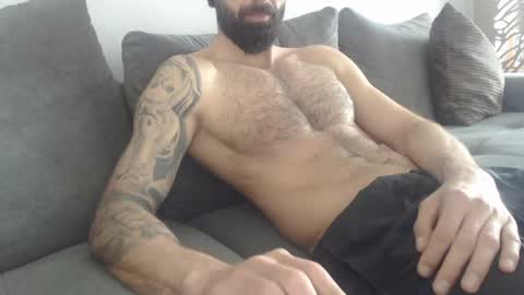 cuteeboy online show from April 15, 9:56 am