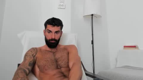 cuteeboy online show from October 18, 8:07 am