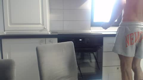 cuteeboy online show from March 24, 6:52 am