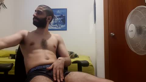 cuteguy52 online show from August 1, 5:53 am