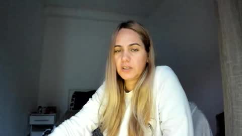 Snapshot of cutehana chatting on October 2, 3:44 pm MADY online show from October 2, 3:44 pm