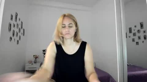 Snapshot of cutehana chatting on November 1, 4:06 pm MADY online show from November 1, 4:06 pm