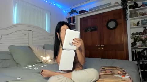 Snapshot of cutelittlemama0418 chatting on October 6, 12:12 pm Cutelittlemama0418 Lola online show from October 6, 12:12 pm