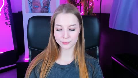 Snapshot of cutemousee chatting on December 10, 1:33 pm Rina online show from December 10, 1:33 pm
