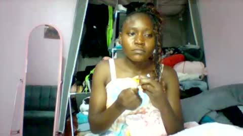 cutezola online show from November 12, 7:00 am