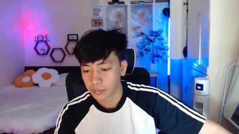 Neil Taylor online show from January 8, 8:04 pm