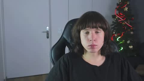 cutiekai_ online show from December 21, 10:05 pm