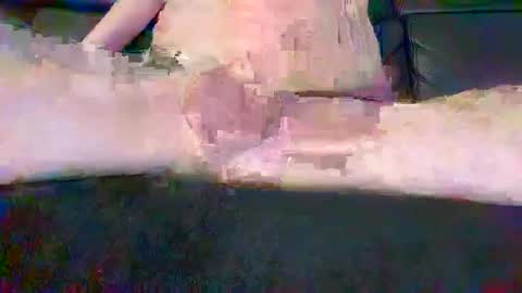 cwaddle online show from February 8, 6:01 pm