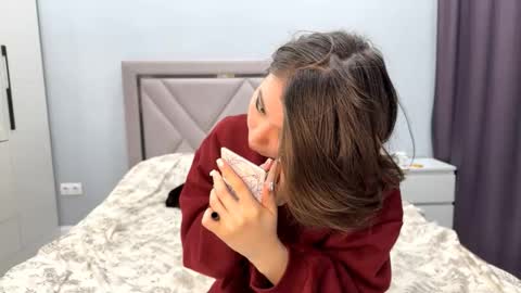 Akemi online show from December 22, 11:39 am