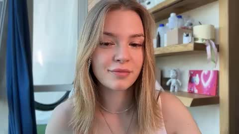 Im Emi streaming with my friend Reyna today online show from June 16, 10:41 am