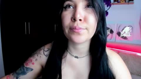 Ailyn  online show from December 20, 2:51 am